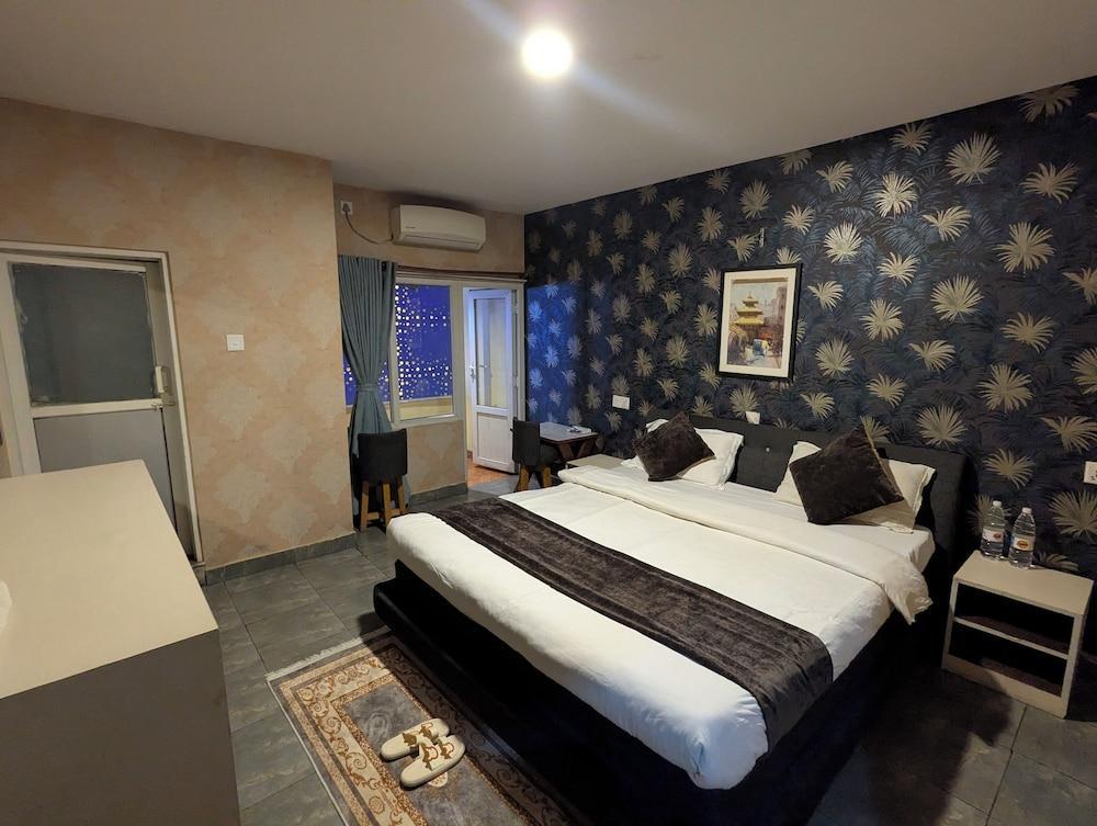 Luna Hotel And Lounge Room Type - Deluxe Double Room