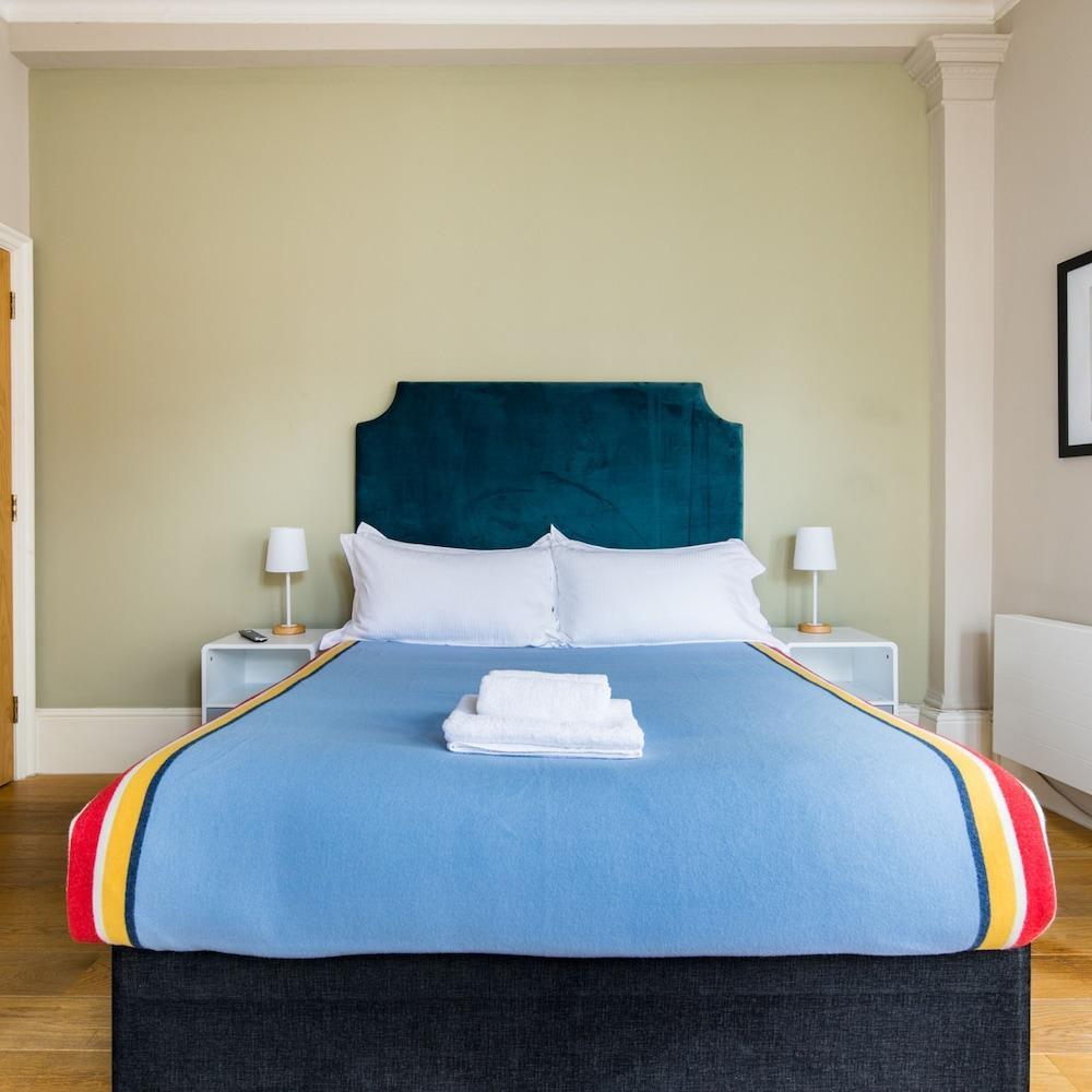 Cool Covent Garden Studio - Netflix Nespresso - Tap to explore photos