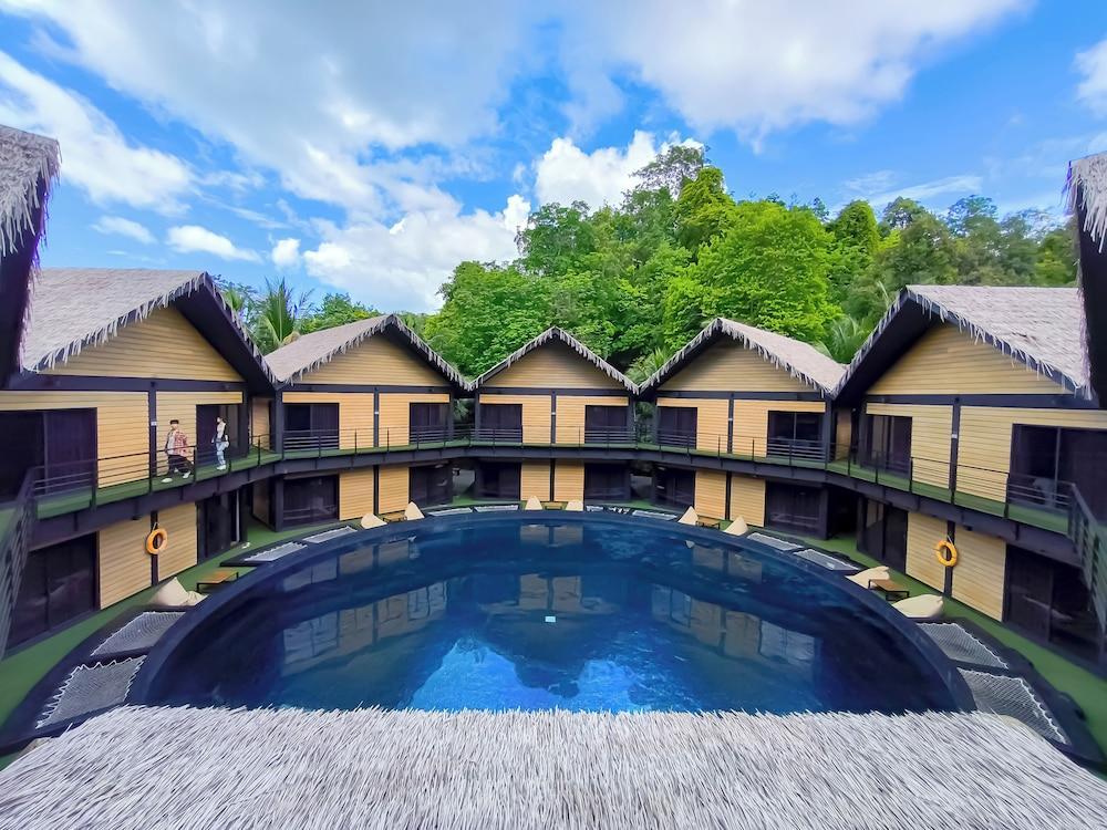 A Coral Reefs Resort Langkawi by Manhattan Group - Tap to explore photos