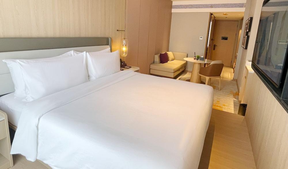 Elong Hotel Jakarta PIK Room Type - Superior Room