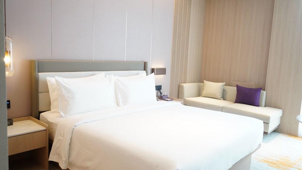 Elong Hotel Jakarta PIK Room Type - Standard Room, Non Smoking