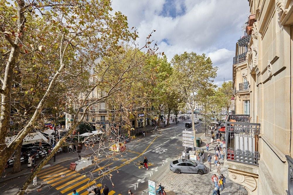 Superb New 1 Bedroom Flat Notre Dame de Paris - Tap to explore photos