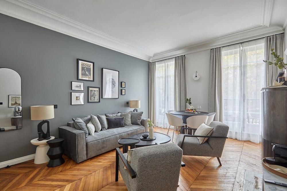 Superb New 1 Bedroom Flat Notre Dame de Paris - Tap to explore photos