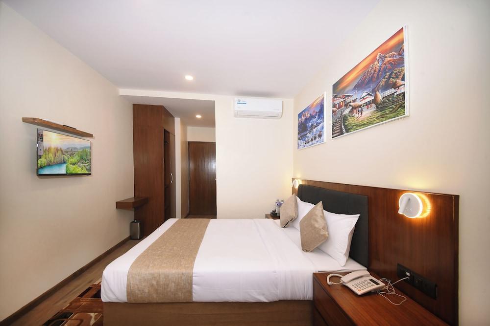 Hotel Cozy Heaven Room Type - Deluxe Double Room, City View