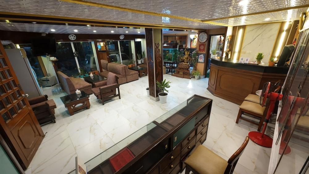 Hotel Triratna