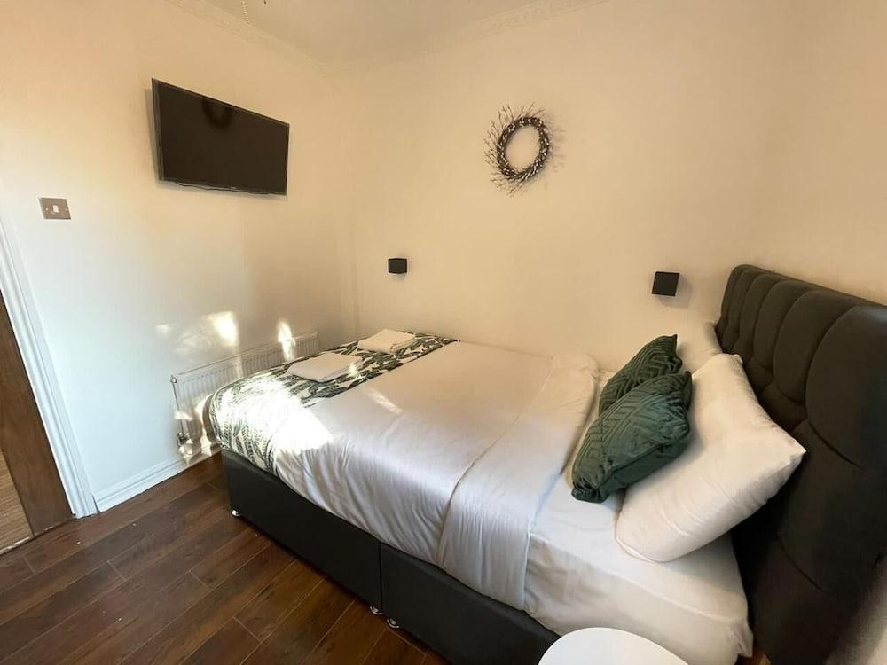ND Hotel Room Type - Basic Double Room, Private Bathroom (Room 06)