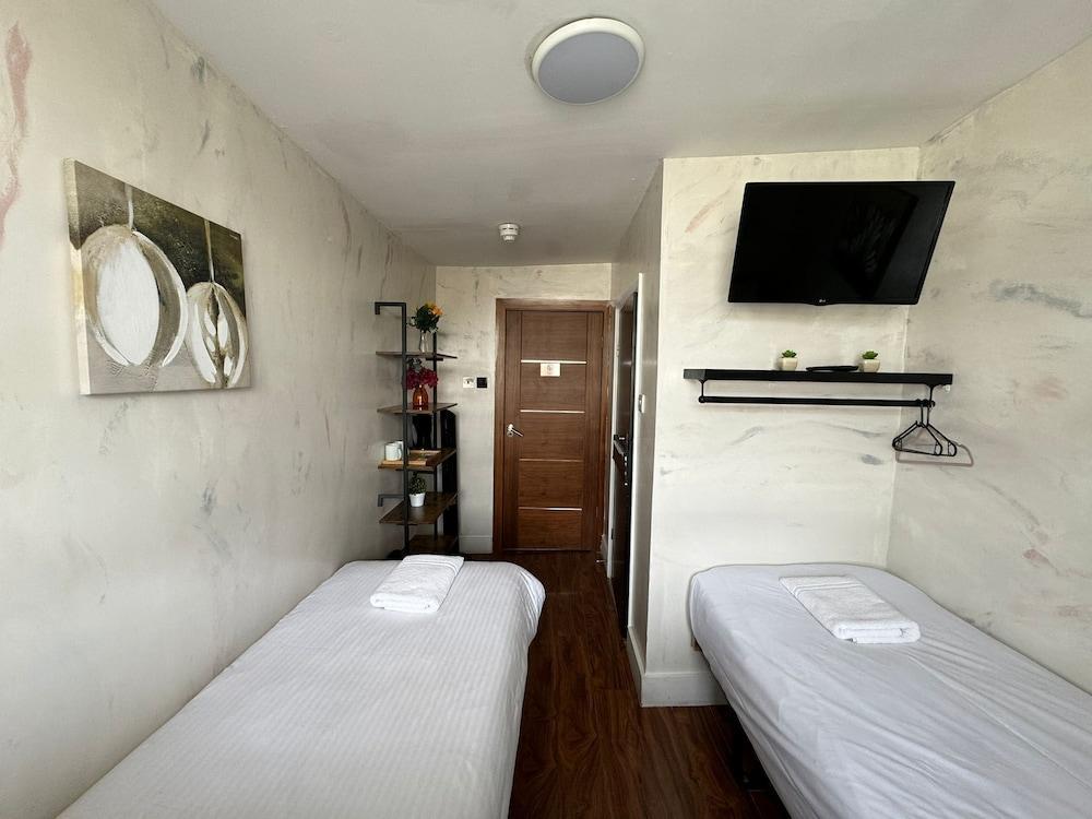 ND Hotel Room Type - Basic Twin Room, Private Bathroom (Room 25)