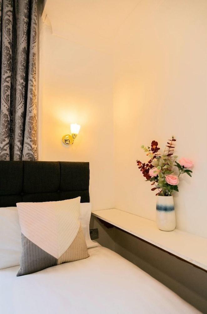 ND Hotel Room Type - Basic Twin Room, Private Bathroom (Room 23)
