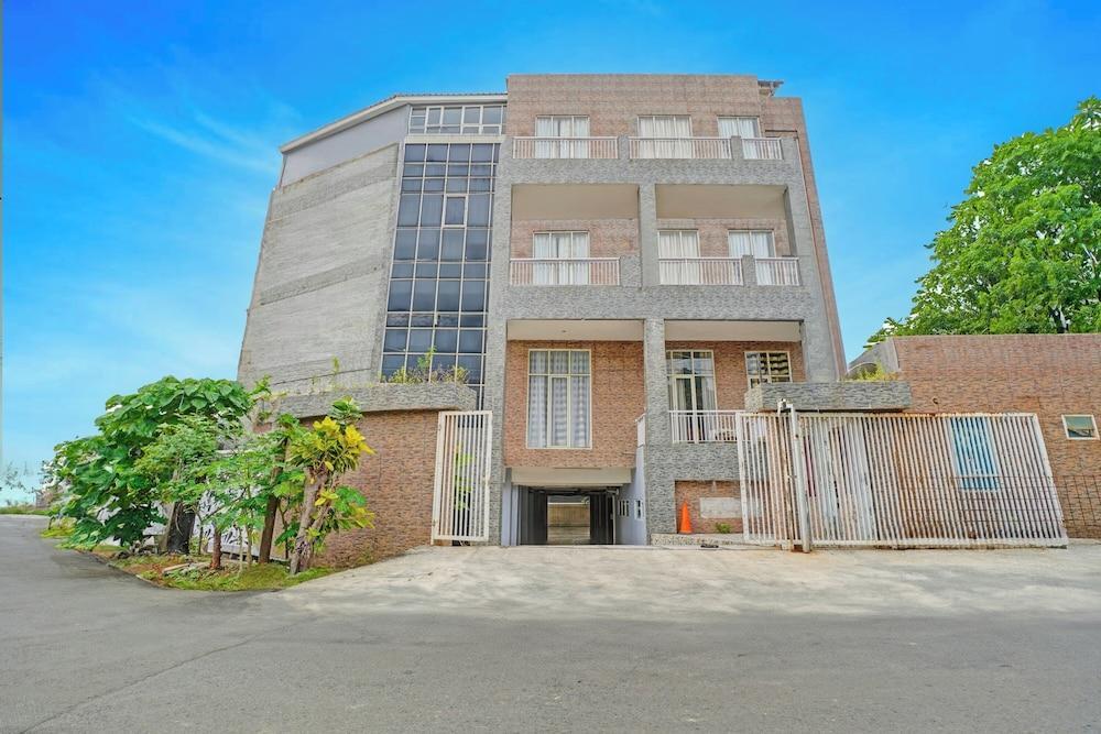 OYO 170 RBN Stays - Tap to explore photos