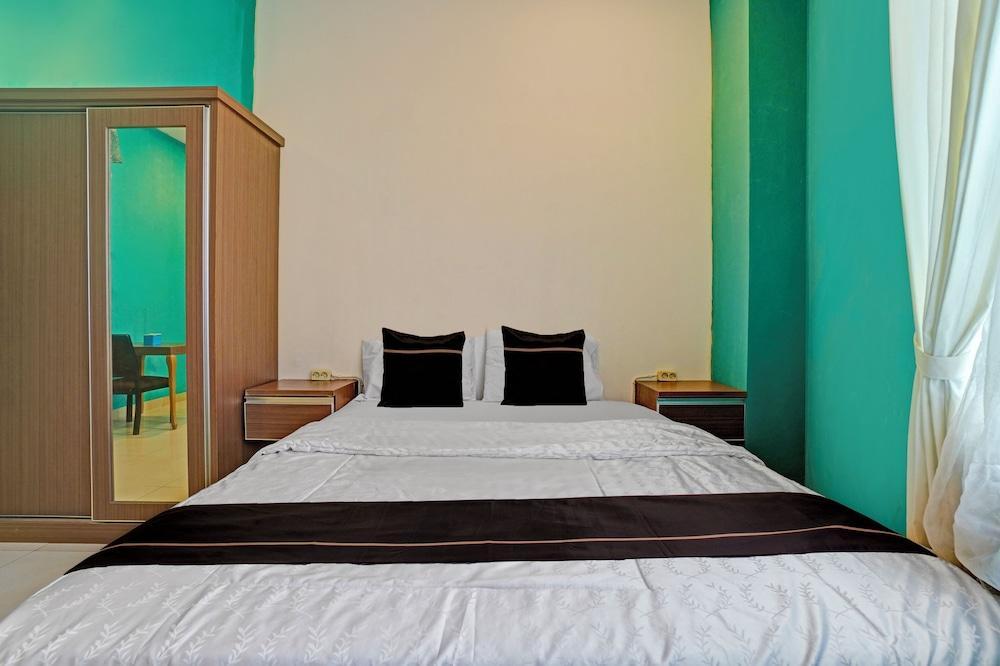 OYO 170 RBN Stays Room Type - Deluxe Suite