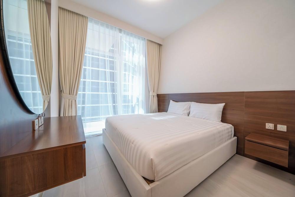 Contemporary 2BR Apt Fully Furnished Room Type - Apartment, Balcony, Lake View