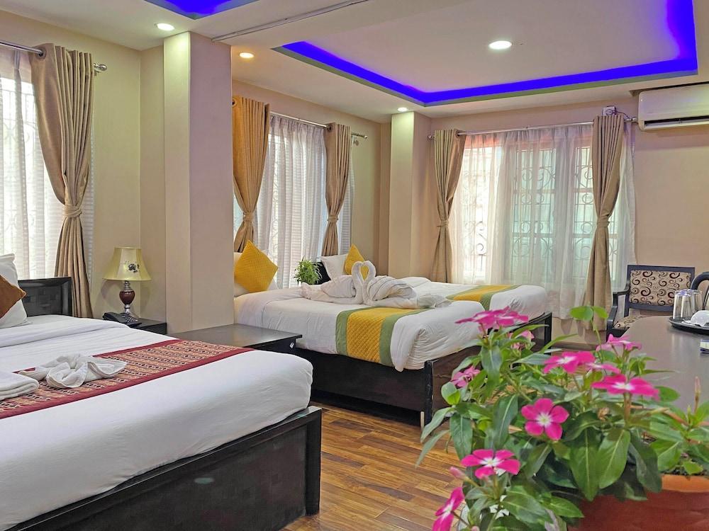 Unique Inn Room Type - Deluxe Quadruple Room, City View