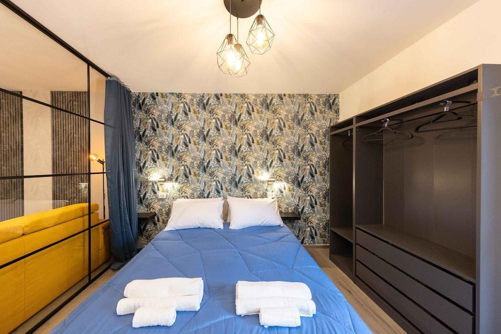 Urban Chic Luxury Suite Apartments - Tap to explore photos