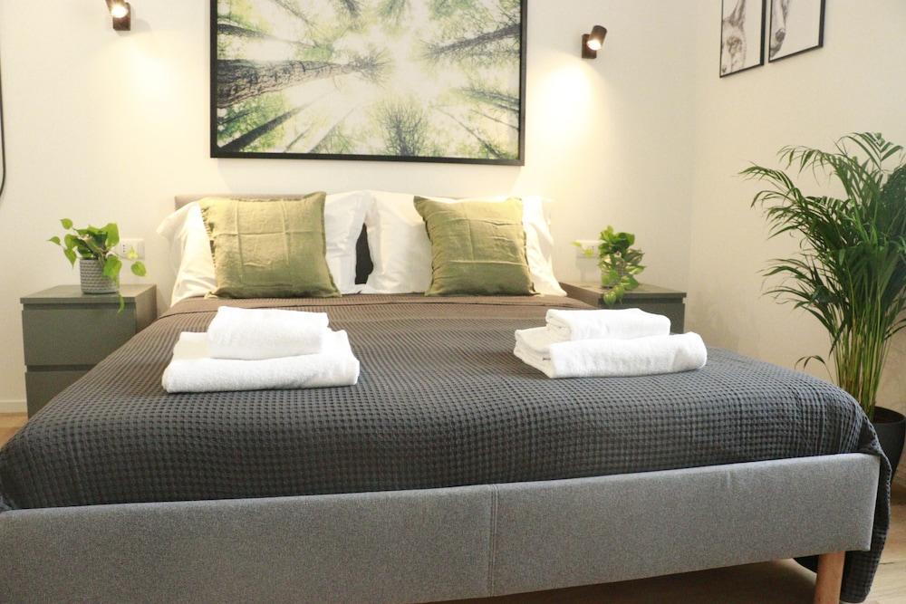 GIULIO CESARE COMFORT ROOMS - Tap to explore photos