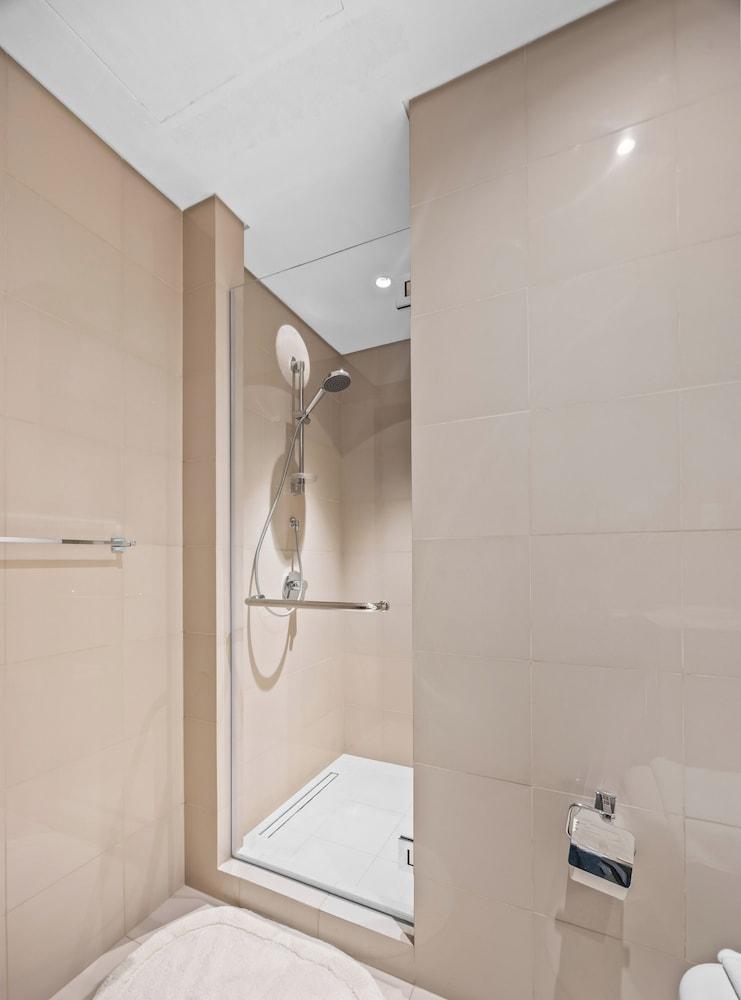 WYZ RENT|Prestigious 3.5 BR in Boulevard - Tap to explore photos