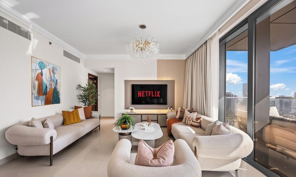 WYZ RENT|Prestigious 3.5 BR in Boulevard - Tap to explore photos