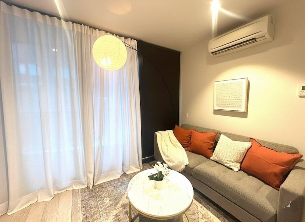 Smart Stay Mel CBD With 2 Beds - Tap to explore photos