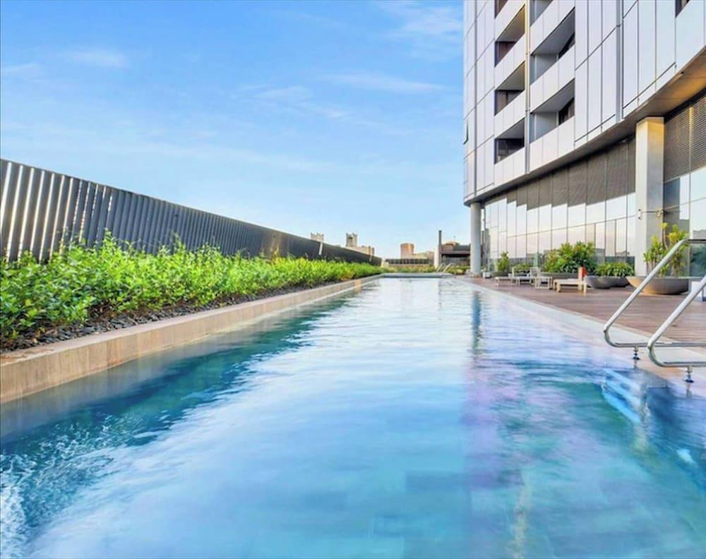 Smart Stay Mel CBD With 2 Beds - Tap to explore photos