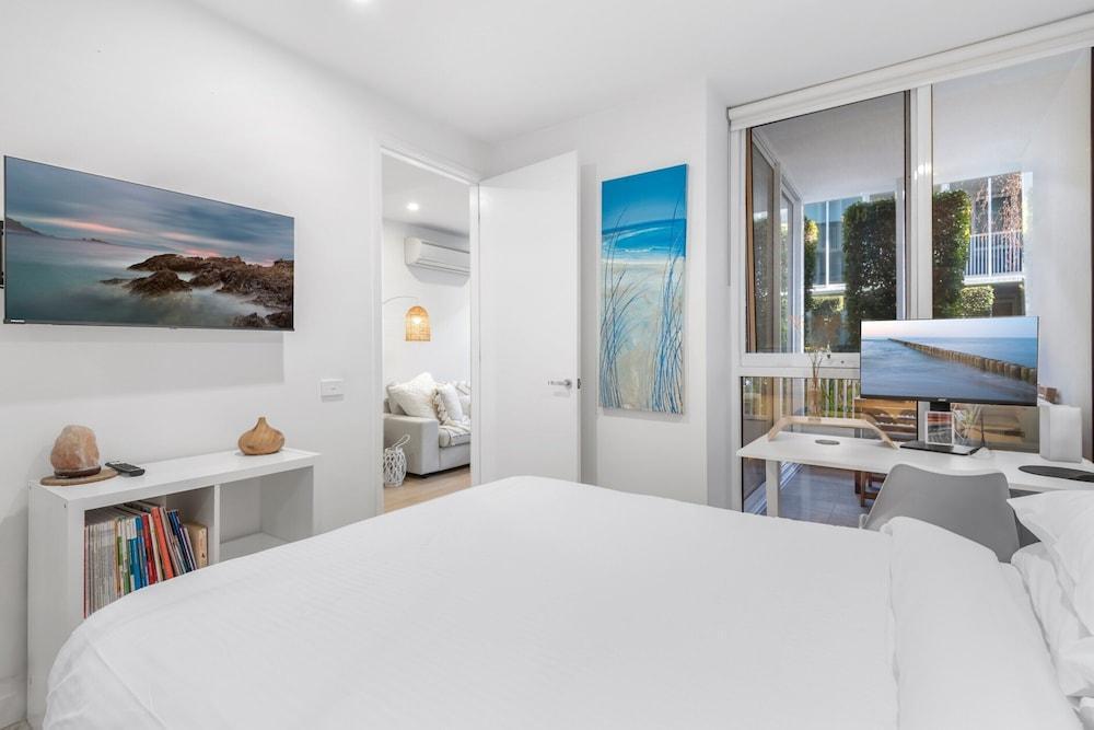 Brighton 1-bed Apartment With Balcony & Parking - Tap to explore photos