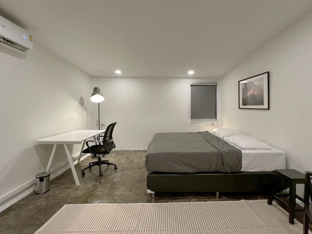 Chatel Samyan BKK Room Type - Business Double Room