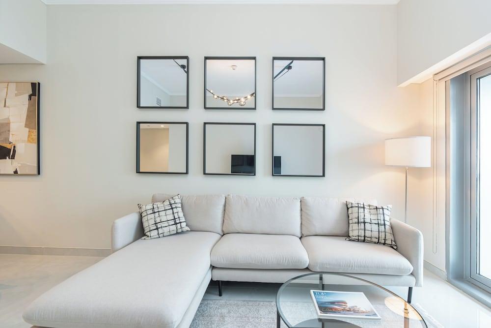 PVH - Refined 1BR - Cayan Tower - Tap to explore photos