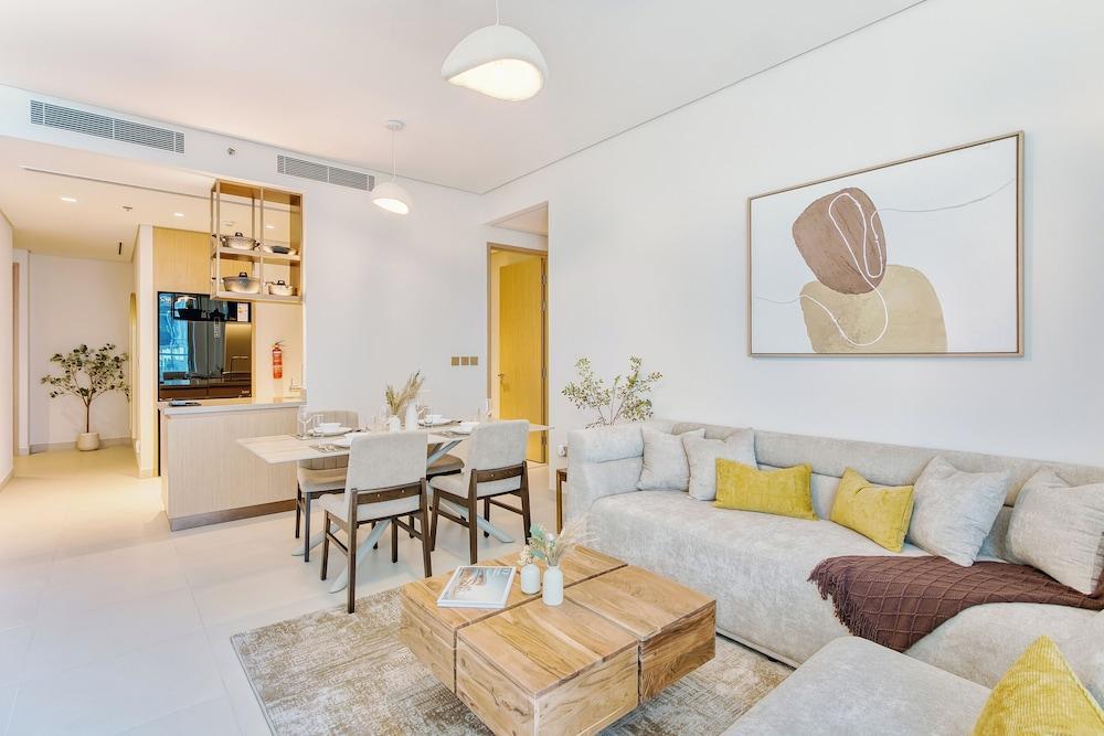 PVH - Magnificent 2BR - Vida Dubai Mall - Tap to explore photos
