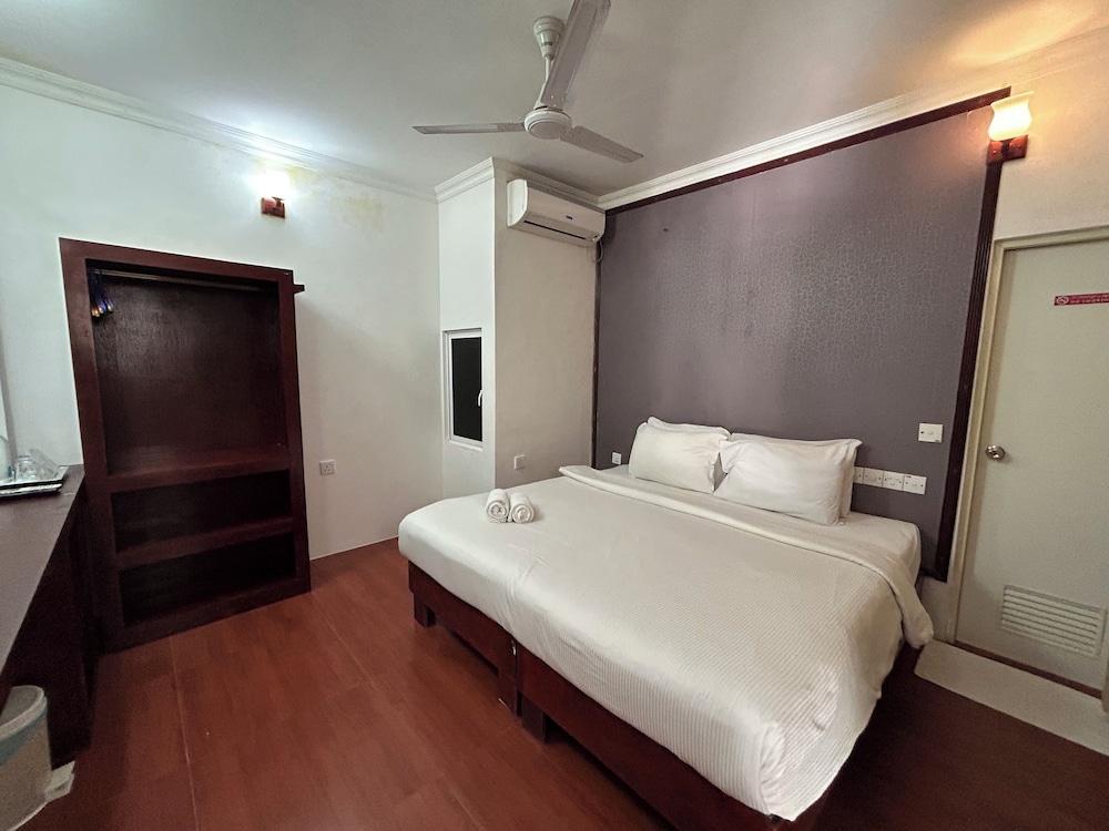 Paradise peak Room Type - Deluxe Double Room, City View