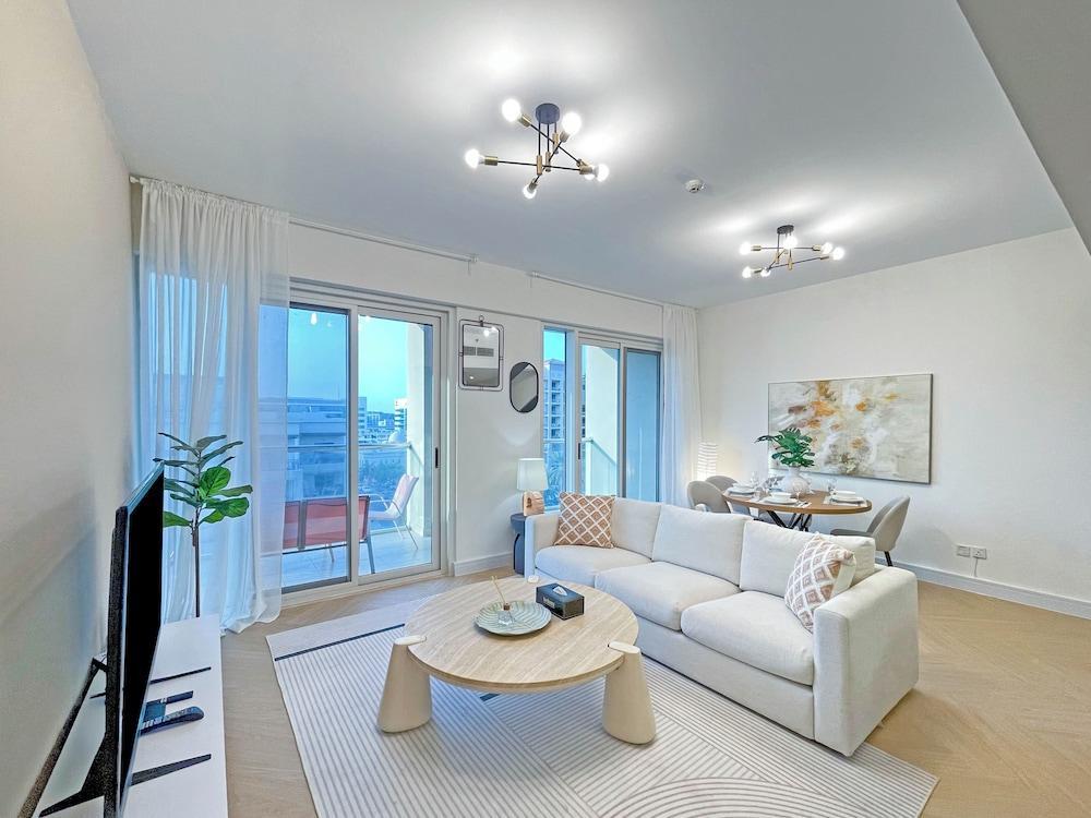 bnbme - Golf Tower - 2 BDR Room Type - Premium Apartment, 2 Bedrooms, Lake View bnbme - Golf Tower - 2 BDR Room Type - Premium Apartment, 2 Bedrooms, Lake View