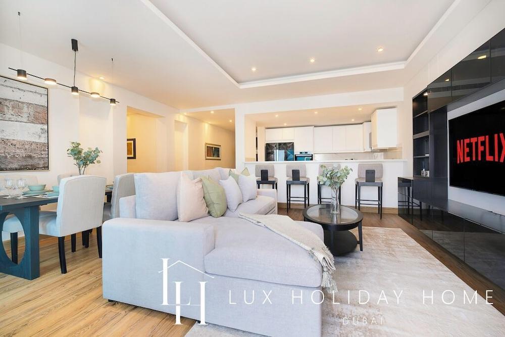 LUX The Bonnington JLT Suite - Tap to explore photos
