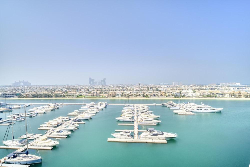 Waterfront Sea View Apt w Wow Factor on The Palm - Tap to explore photos