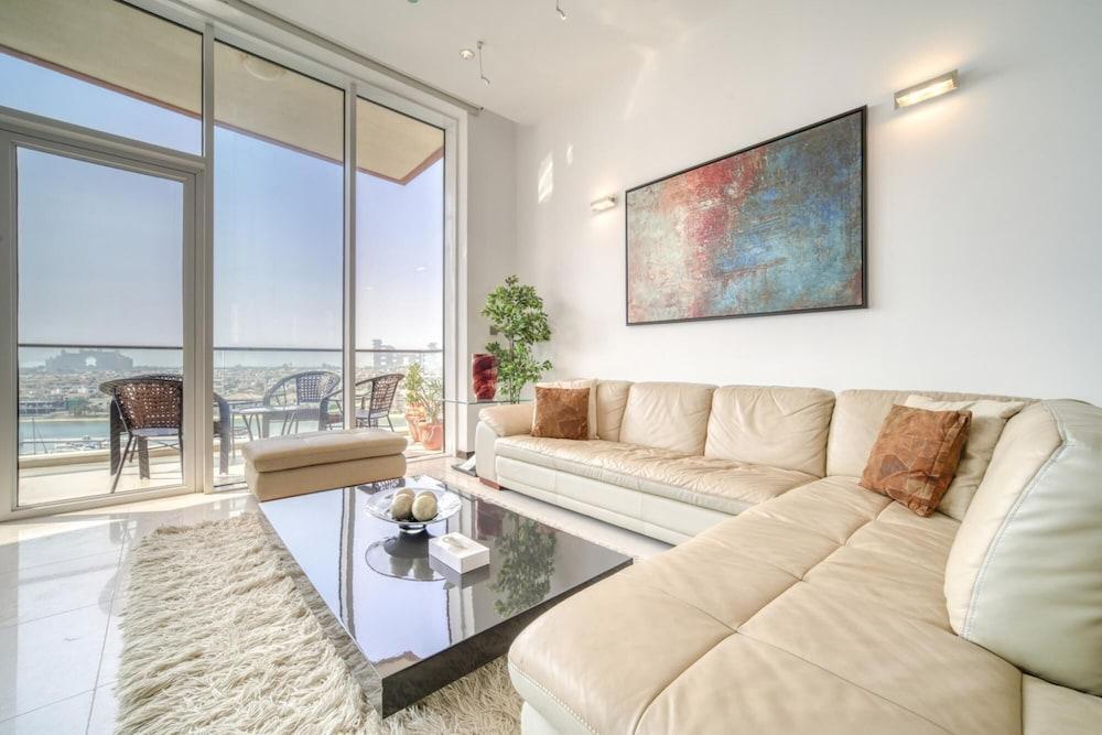 Waterfront Sea View Apt w Wow Factor on The Palm