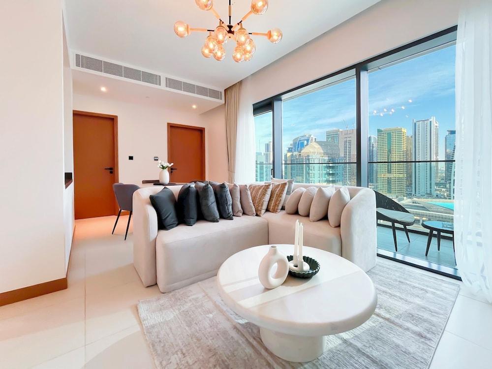 Marina Vida Luxury 1BR Balcony & Prime Location - Tap to explore photos