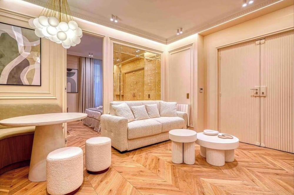 New/suite Air-conditioned Opera/louvre/ 2 Bedrooms - Tap to explore photos
