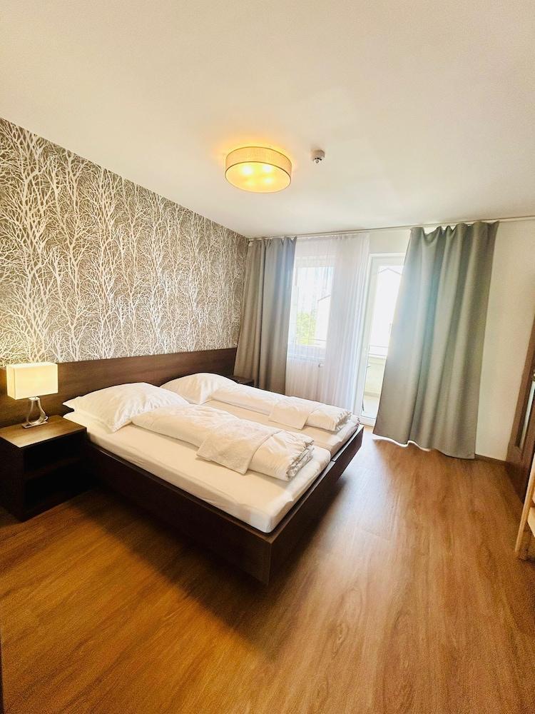 Villa many rooms with Free Parking Room Type - Comfort Triple Room, Balcony, City View