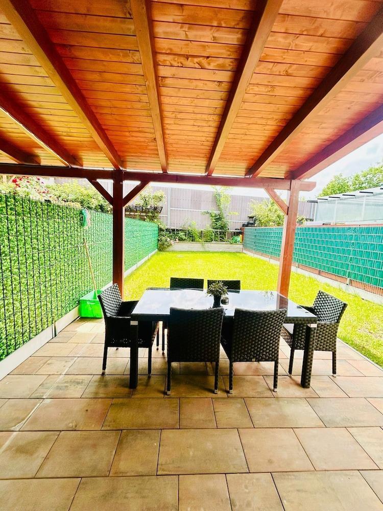 Villa many rooms with Free Parking Room Type - Deluxe Double Room, Garden View
