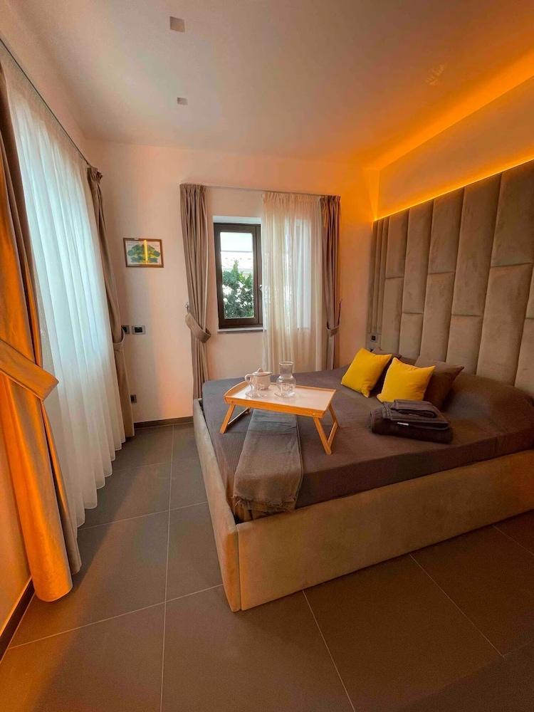 Exclusive 2-Bed Villa 5 min to Colosseum Room Type - Exclusive Villa, 2 Bedrooms, Patio