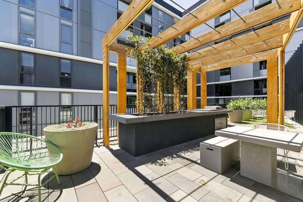 Collingwood Cool 2-bed, Balcony, Gym, Rooftop