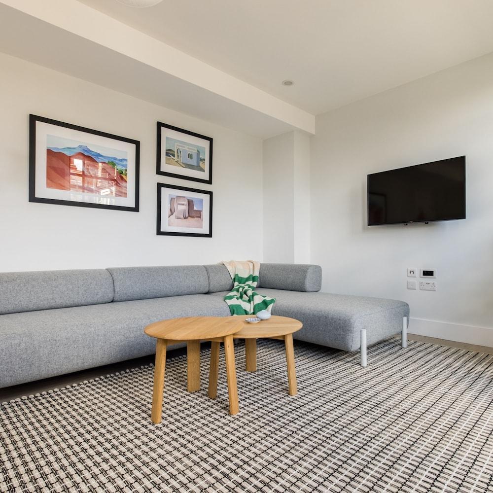 Lovely Leicester Square 2BR - Netflix Nespresso - Tap to explore photos