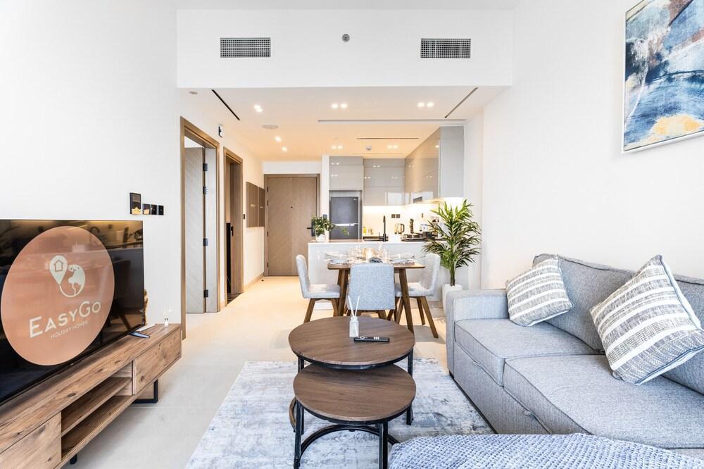 Easygo- Luxury 1bdr With View Bin Can - Tap to explore photos