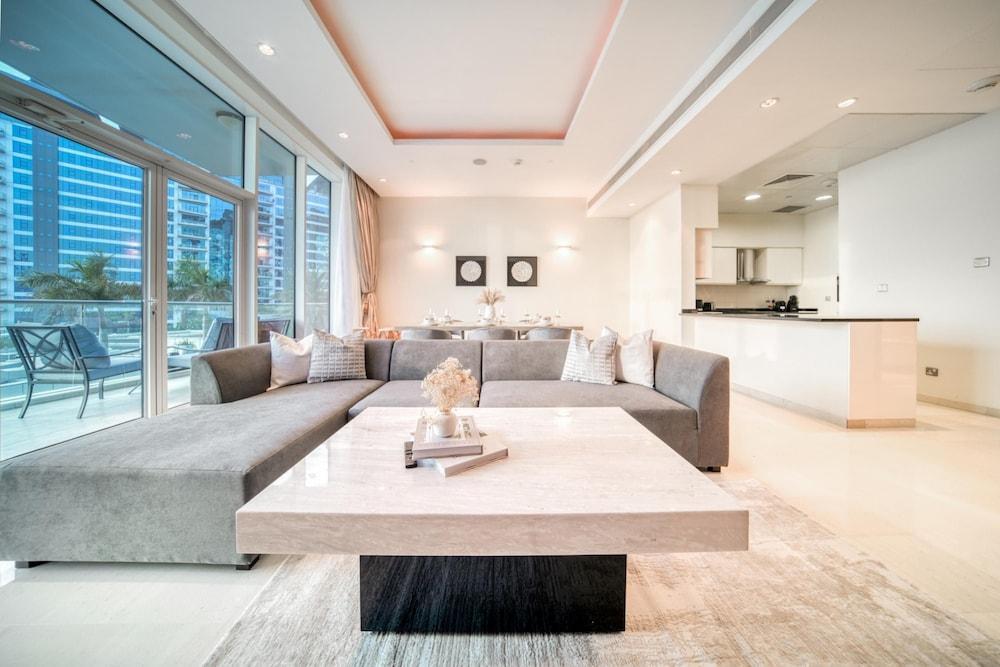 Vibrant Palm Lifestyle and Mediterranean Charm