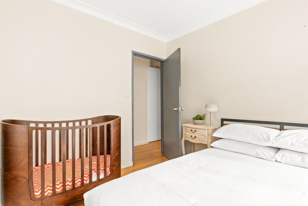 Lovely 2-bed With Balcony - Tap to explore photos