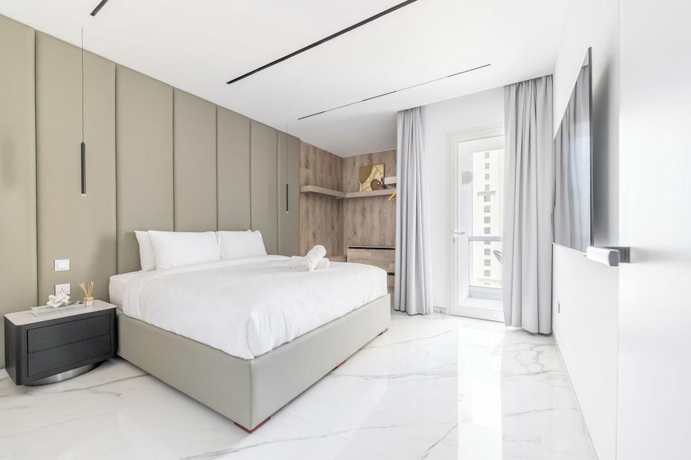 Seaside Elegance - Luxury 3-BR in JBR