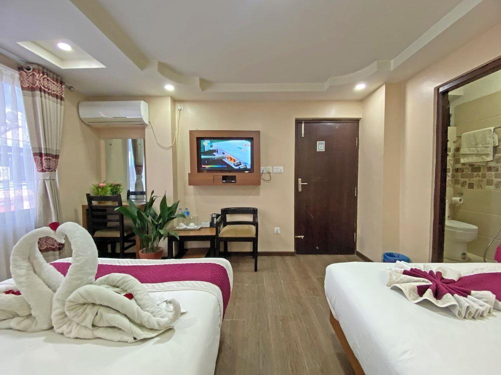 Hotel Maheshwor Room Type - Deluxe Double or Twin Room, City View