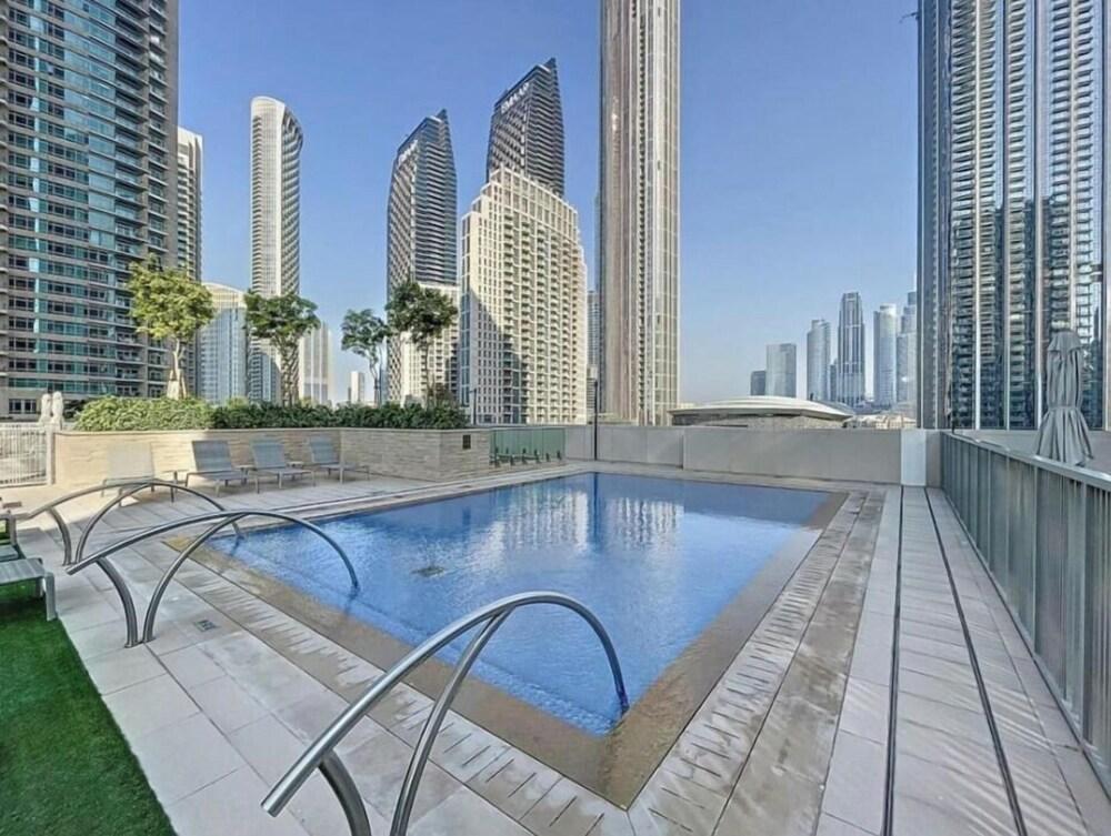 Forte Luxe - Stylish 2BR Downtown Escape - Tap to explore photos