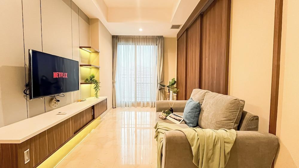 Modern Big 1Br Apartment Branz Simatupang - Tap to explore photos