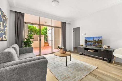 Bright Inner-west Stay With Pool Access - Tap to explore photos