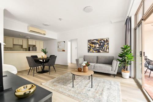 Bright Inner-west Stay With Pool Access - Tap to explore photos