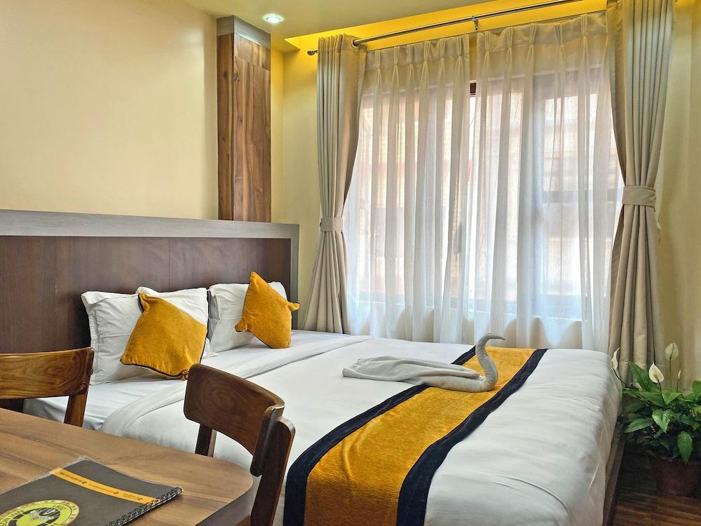 Hotel FIve Season Inn Room Type - Deluxe Double Room, City View