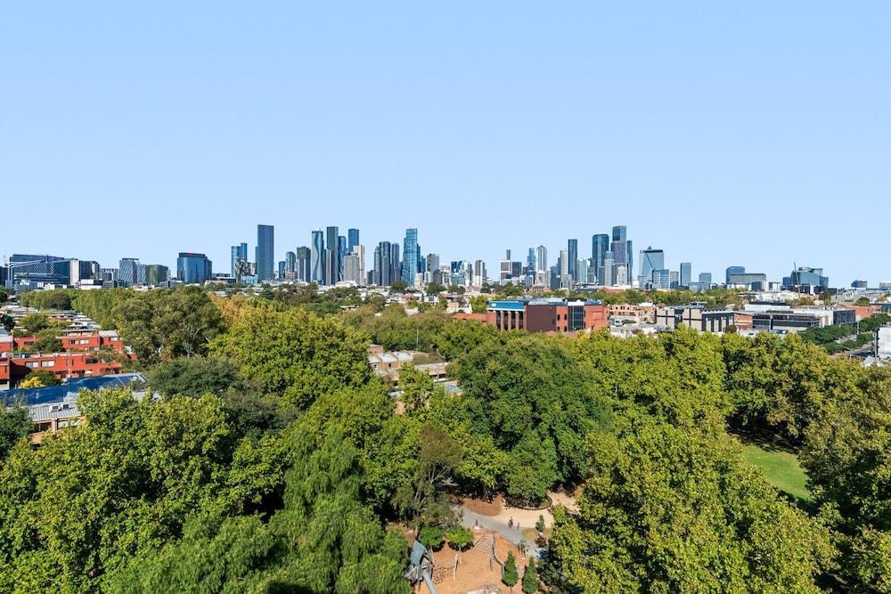 City Views & Inner-north Cool at Your Door