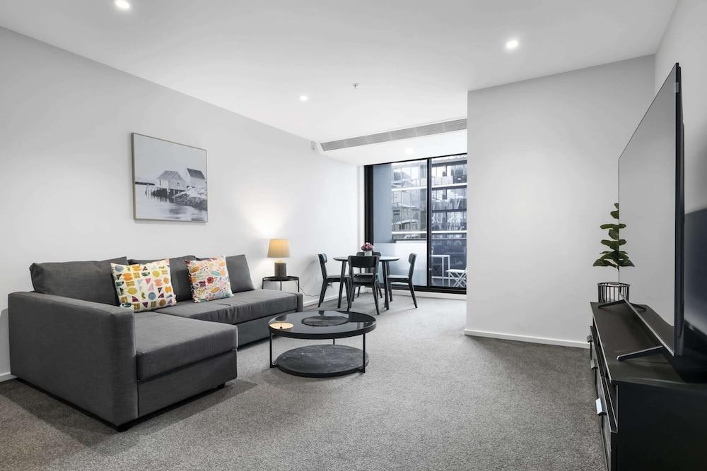 City Stay Steps From Yarra River Walks